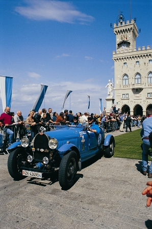 Mille Miglia auf der Piazza della Libertà